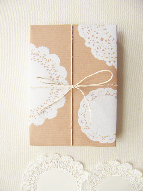 doilies-loves-kraftpaper_free-printable_wrapping-paper_simpletwine